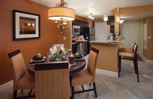 Las Vegas Complejo | Condo close to the Strip: Pools & Hot tubs + Full kitchen