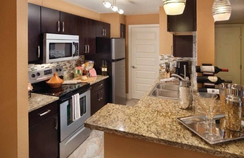 Las Vegas Complejo | Condo close to the Strip: Pools & Hot tubs + Full kitchen