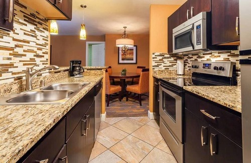 Las Vegas Complejo | Condo close to the Strip: Pools & Hot tubs + Full kitchen