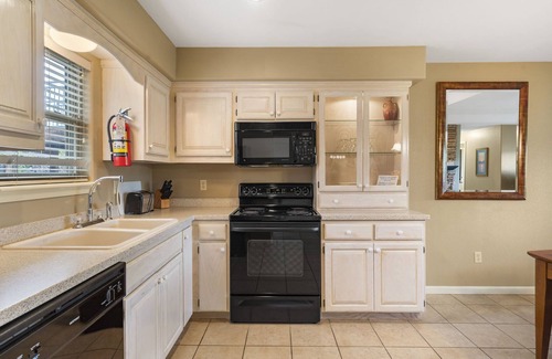 Branson West Condominio | Condo & Connecting Suite in a Lovely Gated Community