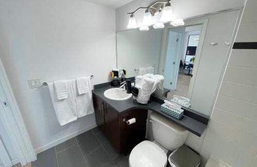 Crosstown Apartamento | Condo Downtown Vancouver - Near Rogers Arena & BC Place w Parking