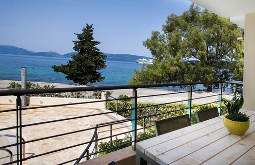 Karavomylos Condominio | Condo Elia, Deluxe, Self Catered, Apartamento frente al mar, a 10 metros de la orilla