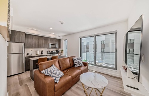 Bow Riverfront Apartamento | Condo in Downtown Calgary