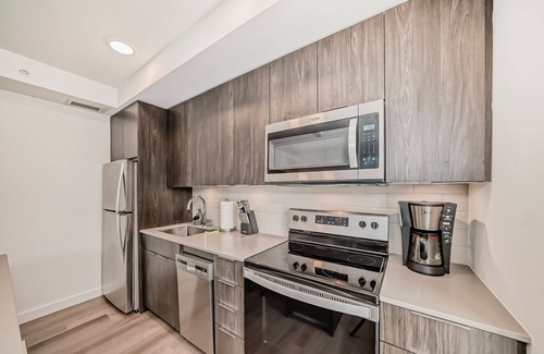 Bow Riverfront Apartamento | Condo in Downtown Calgary