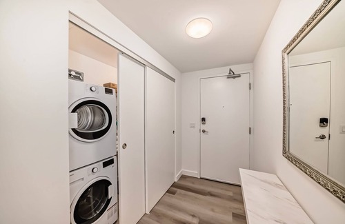 Bow Riverfront Apartamento | Condo in Downtown Calgary