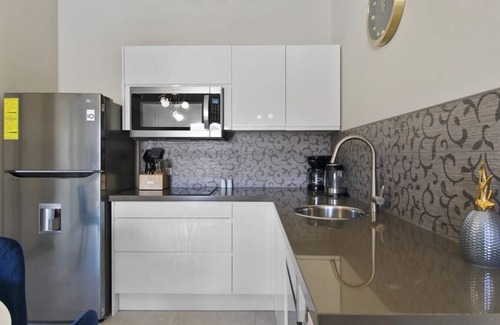 Gold Coast Apartamento | Condo in Gold Coast with Resort Amenities - Blue Pearl by Bocobay