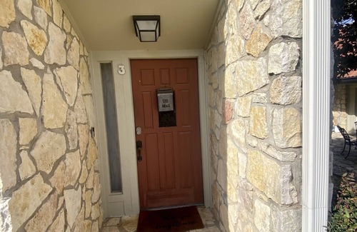 Horseshoe Bay Condominio | Condo in HSB-walking distance to resort and LBJ