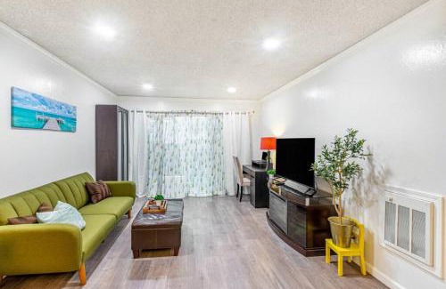 Grand Lake Apartamento | Condo in Most sought after neighborhoods