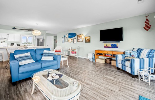 Indian Beach Condominio | Condo in Oceanfront Complex with seasonal community pool.
