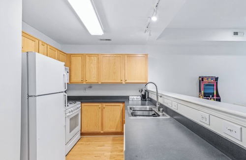 Cherokee Triangle Condominio | Condo in the Highlands walkable to restaurants, bars, and shopping