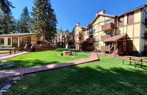Taos Ski Valley Condominio | Condo in the mountains!