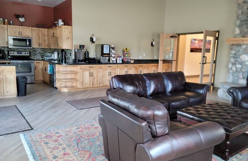 Island Park Condominio | Condo in the woods Yellowstone, Golf, swimming, boating, snowmobiling