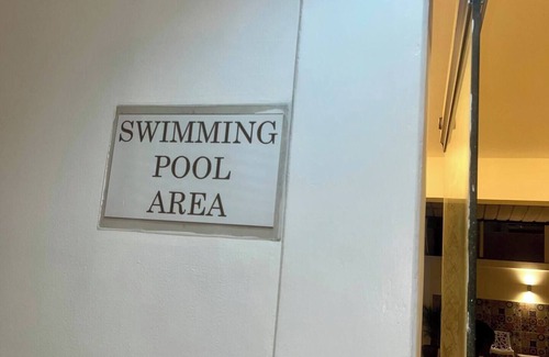 Alabang Casa | Condo Near Airport Okada MOA w/ 60 inch smart TV
