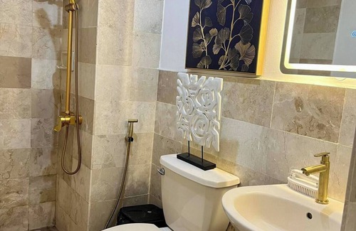 Alabang Casa | Condo Near Airport Okada MOA w/ 60 inch smart TV
