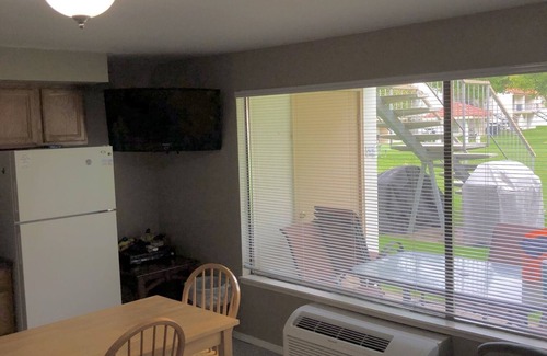 Quincy Condominio | Condo nearby pool and the Gorge shuttle stop