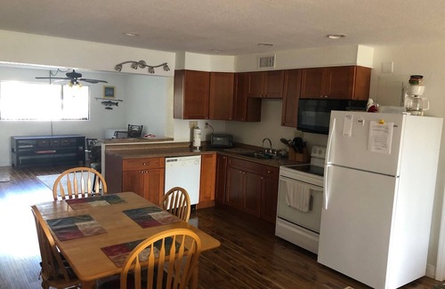 Homosassa Condominio | Condominio en el río Homosassa con tobogán cubierto.