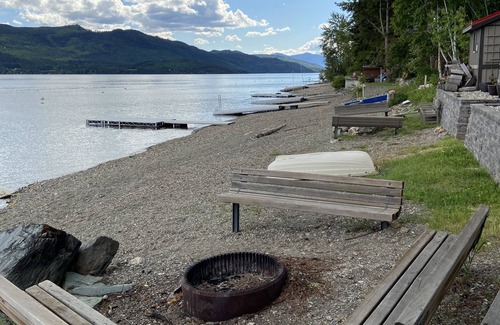 Anglemont Condominio | Condo on the Shuswap lake! Nice 2 bedr 1 bth condo, waterfront and Boat tie!