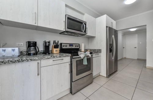 Gold Coast Condominio | Amazing Gold Coast PRIVATE POOL 3b/2b/Patio/Bbq