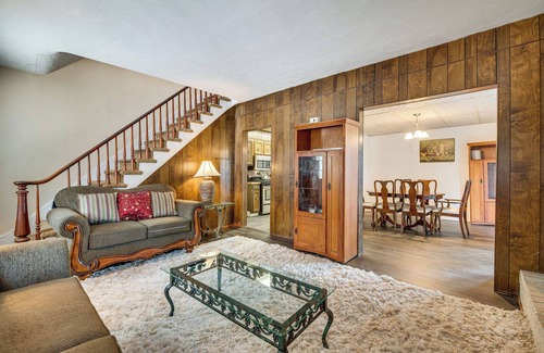 Bath Condominio | Condo Rental w/ Pool Access ~ 11 Mi to Allentown!