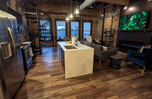 Downtown - Waterfront Condominio | Condo steps away from Lake Superior/Canal Park