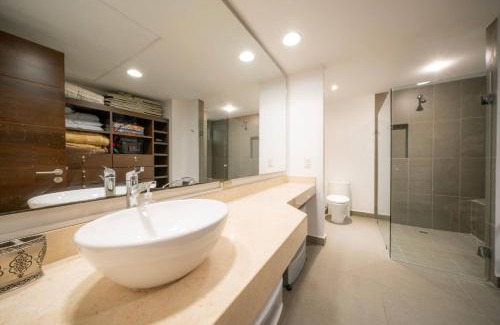 Área de Playacar Fase II Casa | Condo Valentine 5 STAR, 4 Pools, Gym, Concierge Services, 24-HR Security