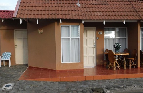 Jacó Apartamento | Condo Villa B27 - B28 sleeps six people - price includes housekeeping fees not taxes - Very close to the pool and beach!