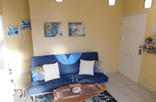 Jacó Apartamento | Condo Villa B27 - B28 sleeps six people - price includes housekeeping fees not taxes - Very close to the pool and beach!