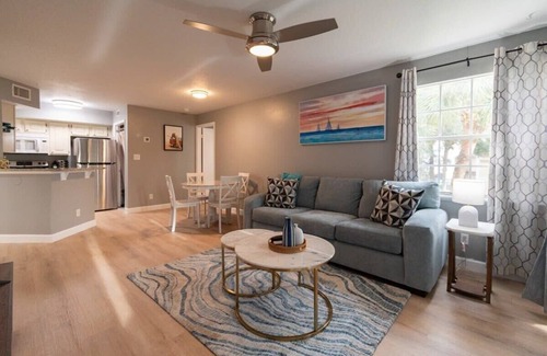 Ocean Side Village Condominio | Condo with all Essentials, Gym & Pool - Beachside