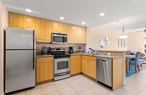 Capri Isle Condominio | Condo with Balcony- Pool, Hot Tub Access + Short Walk to Beach!