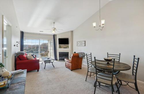 Lake Ozark Apartamento | Condo with Balcony and Views in Lake of the Ozarks