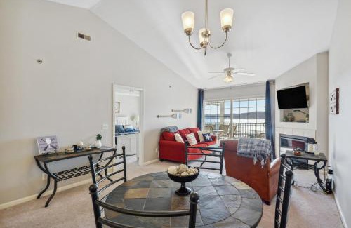 Lake Ozark Apartamento | Condo with Balcony and Views in Lake of the Ozarks