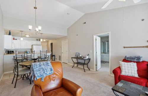 Lake Ozark Apartamento | Condo with Balcony and Views in Lake of the Ozarks