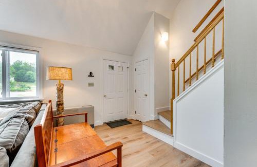 North Woodstock Apartamento | Condo with Deck and Grill Less Than 5 Miles to Loon Mountain!
