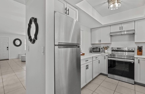 Englewood South Condominio | Condominio con piscina climatizada, las playas están a minutos de distancia