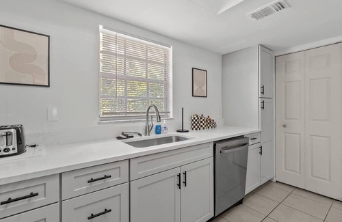 Englewood South Condominio | Condominio con piscina climatizada, las playas están a minutos de distancia