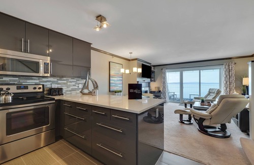 Boyne City Condominio | 1BR condominio frente al mar en el hermoso lago Charlevoix en Boyne City!