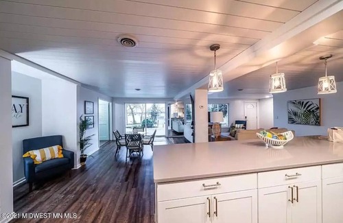 Detroit Lakes Condominio | Condo with Lakefront View. 3 Bedroom, Large entertaining space with Dock / Slip!