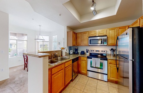 Portofino Condominio | Condo with on-site pool, clubhouse, movie theater, & pedestrian paths