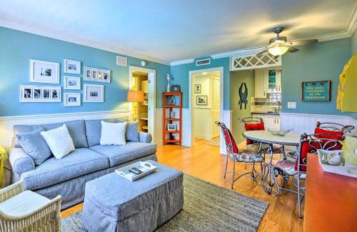 Old Naples Apartamento | Condo with Pool Access Walk to Shopping and Beach!