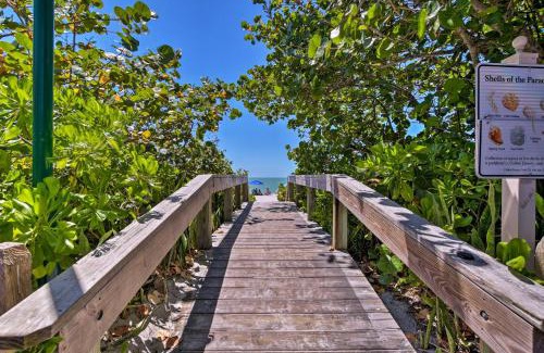 Old Naples Apartamento | Condo with Pool Access Walk to Shopping and Beach!