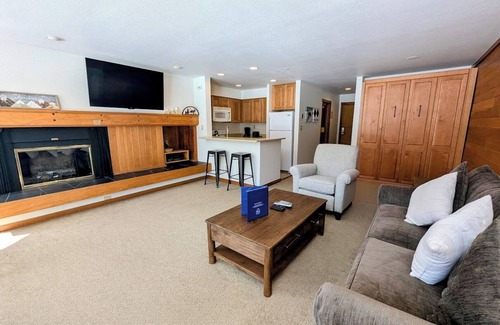 Lakeside Village Condominio | Condo with pool and hot tub onsite & free shuttle