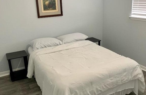 College Station Casa | Condo with Pool on Aggie Game Day Bus Route