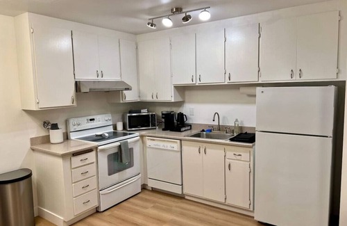 Grand Lake Condominio | Condo with Pool + Secure Parking
