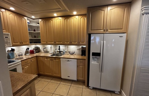 Harbor Village Condominio | Condo with pool, walking distance to beach, groceries and several restaurants