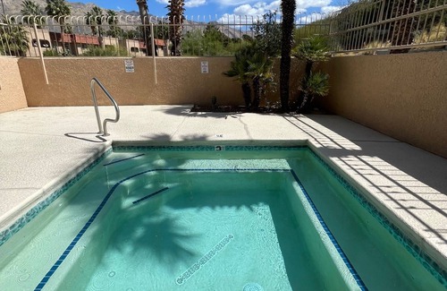 Skyline Bel Air Estates Condominio | Condo with private patio, shared pool, loft workspace