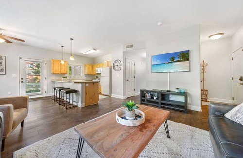 Coeur d'Alene Condominio | Chic Central Condo ~ Close the Mall!