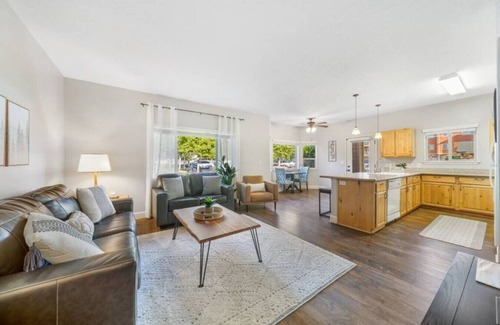 Coeur d'Alene Condominio | Chic Central Condo ~ Close the Mall!