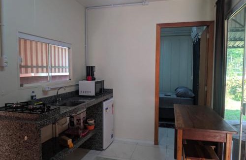 Morretes Apartamento | Condomínio Containers está localizado a 900m do centro de Morretes, local calmo e em meio a mata Atlântica