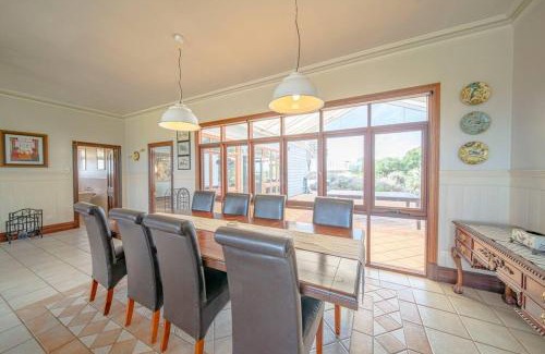 Maslin Beach Villa | Condor Estate Spacious with Vineyard & Fireplace