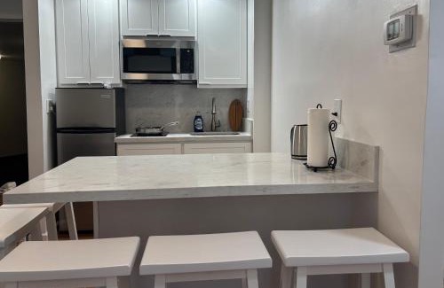 Downtown Honolulu Apartamento | Condotel Quiet with High Ceiling Free Parking and WiFi